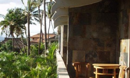 The Maui Sunseeker LGBT Resort: The Valley Isle of the Dolls