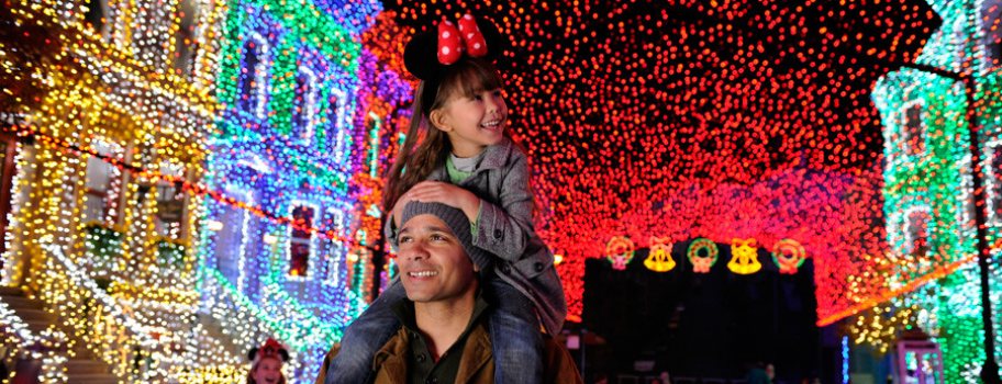 Best Christmas Light Displays To See In America Main Image
