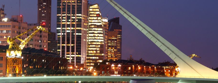 Hit girls in bikinis